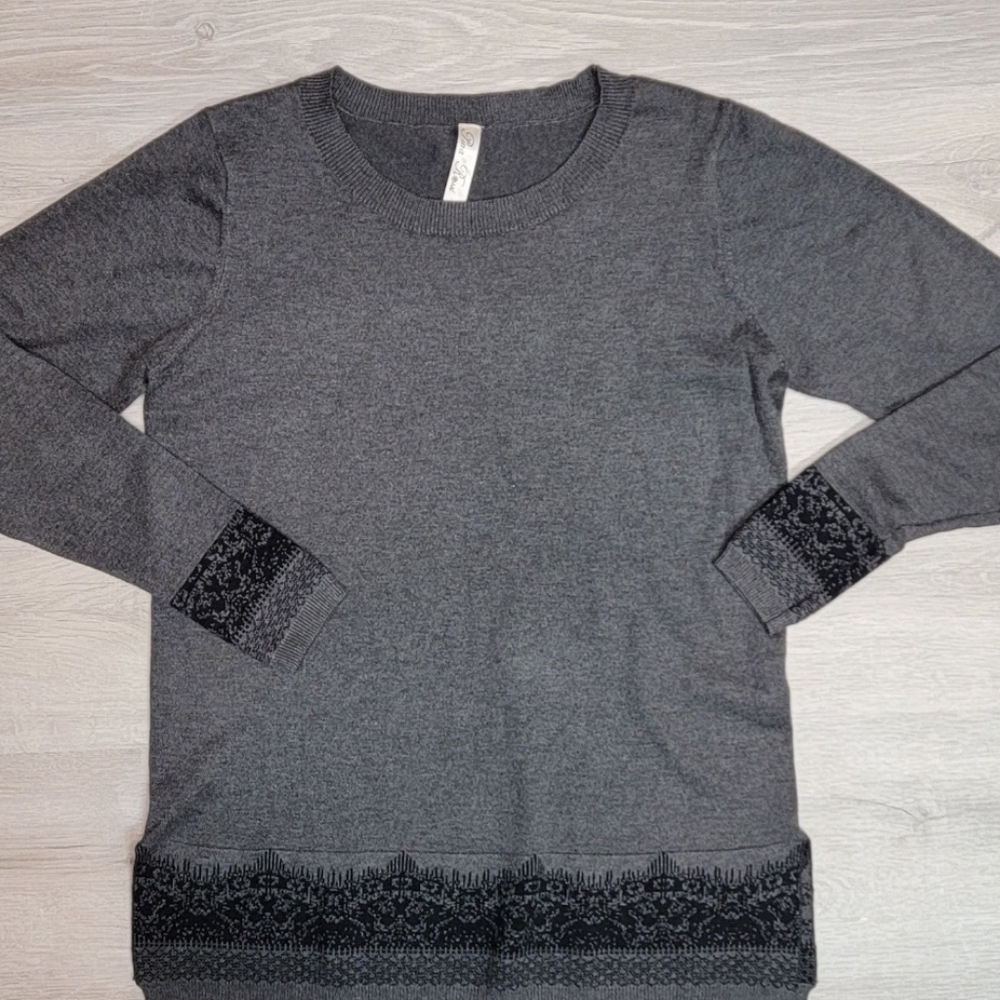 Pina Rossi large gray and black long sleeve sweater w/ Lace Bottom [84]
